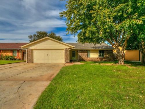 1075 Dover Mansion, Yukon, OK 73099-2105