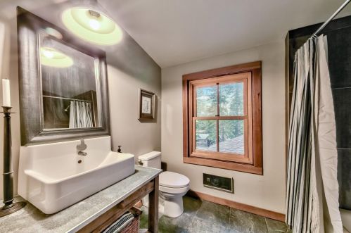 11415 Sitzmark Way, Truckee CA  96161-6163 exterior