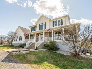 4290 Oak Springs Ln, Jeffersonton, VA 22724-1968