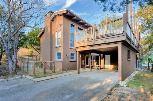 7037 Comanche Trl, Austin TX  78732-1006 exterior