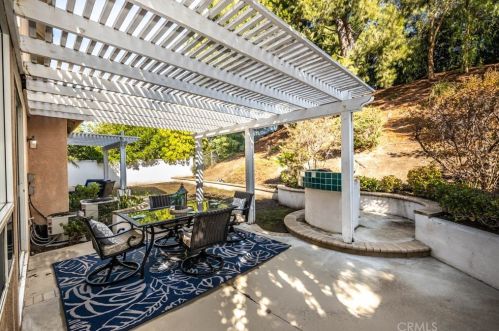 7551 Hollow Oak Rd, Anaheim CA  92808-1429 exterior