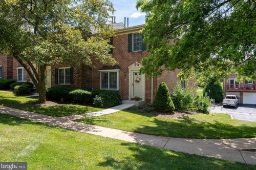 1006 Chambers Rdg, York, PA 17402-8420