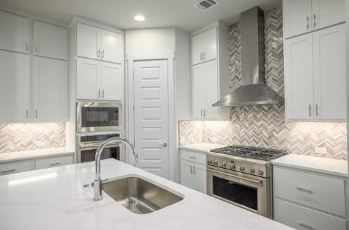 2011 Belford Dr, Austin TX  78757-8207 exterior