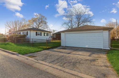 7404 Marshall Ave, Hammond, IN 46323-2654