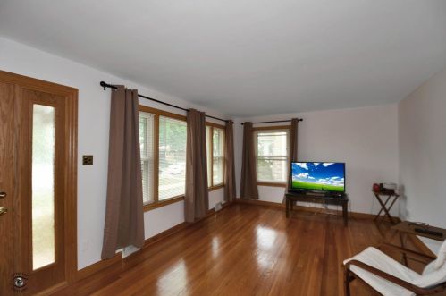 5841 Ottawa Ave, Chicago, IL 60631-2275
