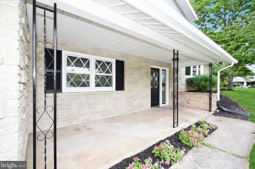 1640 Terry Ln, Harrisburg, PA 17112-1132