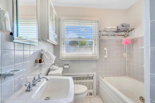 400 Parkview Ave, Tinton Falls NJ 07712-4732 exterior