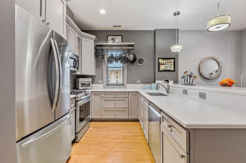 4606 Malden St, Chicago, IL 60640-6799