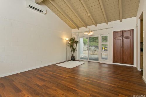 725 Kalaau Pl, Honolulu, HI 96821-2414