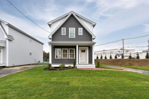 101 Graystone St, Warwick, RI 02886-1355