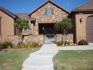 968 Blackwood Ave, Clovis, CA 93619-9364