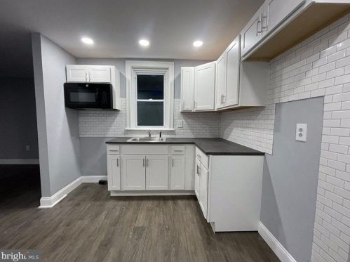 4855 9th St, Philadelphia, PA 19141-3923