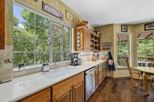 3918 Caney Crk Rd, Austin TX  78732-2216 exterior