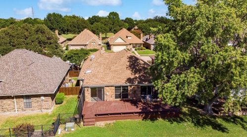 2817 Laurel Oaks Dr, Garland TX  75044-6944 exterior