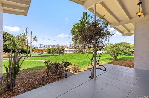 2024 Manoa Rd, Honolulu HI  96822-2120 exterior