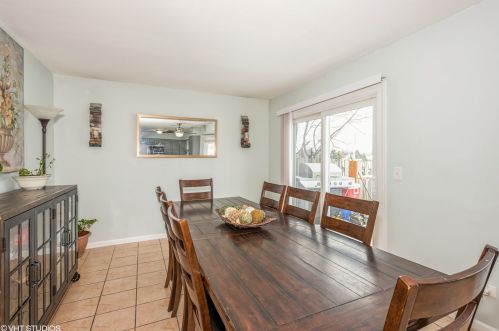 1463 Oxford St, Carol Stream IL  60188-9095 exterior