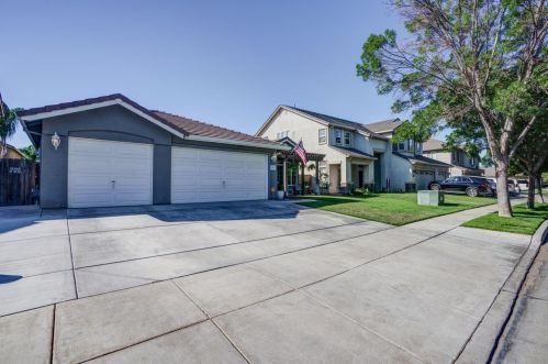 691 Chinaberry Ct, Los Banos, CA 93635-9695