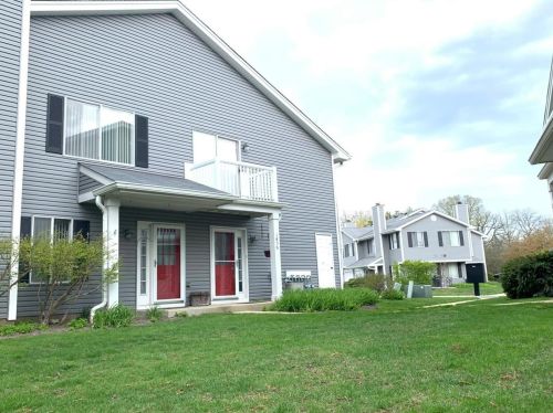 1356 Barclay Ln, Bannockburn, IL 60015-2235