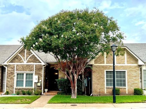 3021 Stonehenge Ln, Carrollton TX 75006-5211 exterior