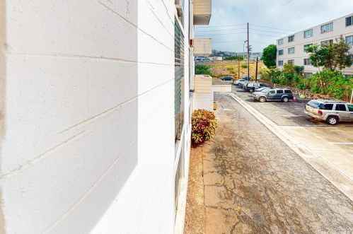 2649 Varsity Pl, Honolulu HI 96826-1637 exterior