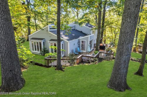 10 Lefferts Ct, Middletown NJ  07748-3031 exterior