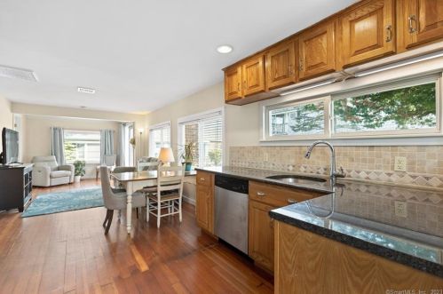 6 Center St, Niantic CT  06357-2658 exterior