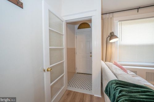 2051 Emily St, Philadelphia, PA 19145-2822