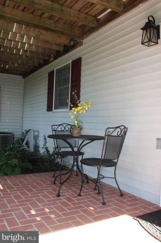 2482 Creek View Dr, Lancaster PA  17602-1451 exterior