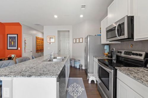 61 Chastain Cir, Newnan GA  30263-8640 exterior