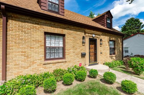 121 Home St, Sycamore IL  60178-2205 exterior