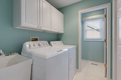 204 Julie Ln, Pingree Grove IL  60140-8379 exterior