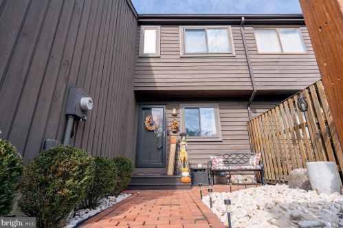 24 Jacob Ct, Trenton, NJ 08628-3342