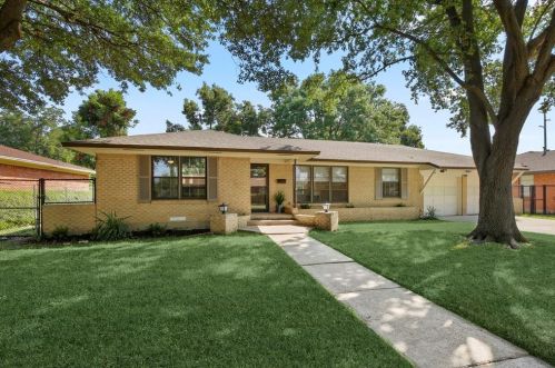 2422 Mockingbird Ln, Garland TX  75042-8307 exterior