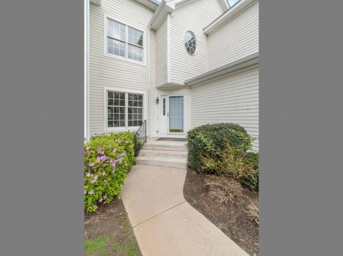 290 Sanctuary Dr, Warwick, RI 02818-2073