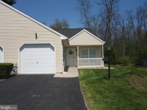 2865 Golden Villas Dr, York, PA 17408-7619