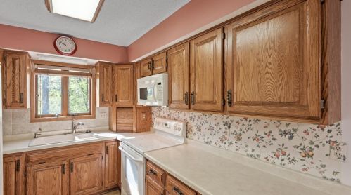 2242 Grospoint Ave, Saint Paul MN  55128-4402 exterior