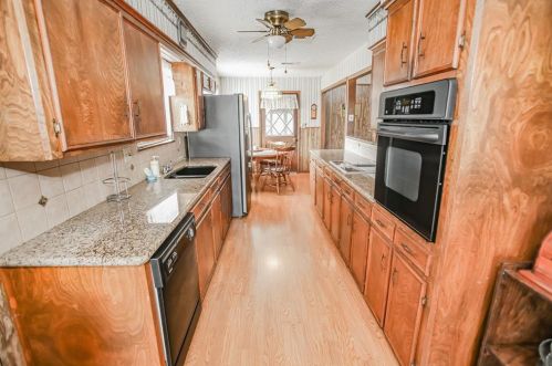 1500 Shanks Rd, Angleton TX 77515-9188 exterior