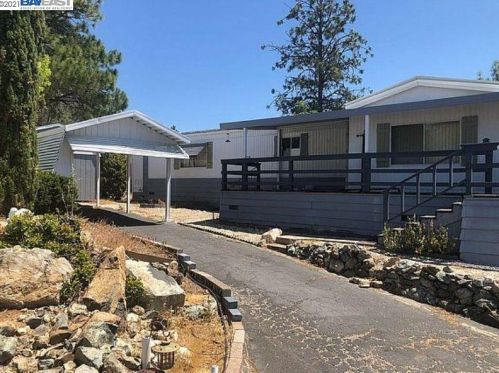 1537 Mulberry Dr, Grass Valley, CA 95945-4173