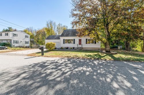 17 1st Ave, Goffstown, NH 03045-1715