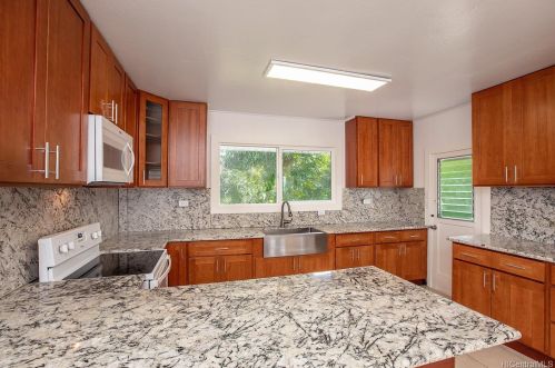 426 Kekau Pl, Honolulu, HI 96817-1755