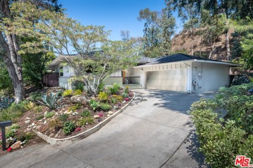 16944 Escalon Dr, Van Nuys, CA 91436-3836