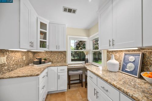 391 Maureen Ln, Concord CA  94523-2136 exterior