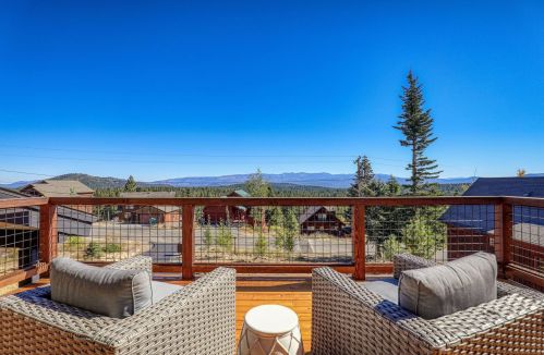 11768 Rhineland Ave, Truckee CA  96161-7069 exterior
