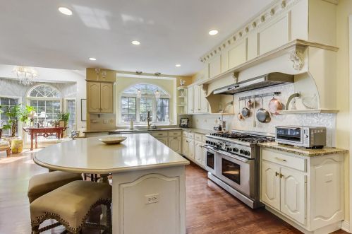 347 Willowood Ln, Willowbrook IL  60527-3900 exterior