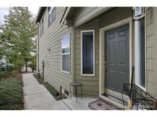 15800 Milton Pl, Portland, OR 97230-5049