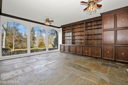 23 Oak St, Greenwich CT  06831-5222 exterior