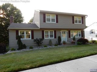 39 Aldrin Dr, Midvale, NJ 07465-1210