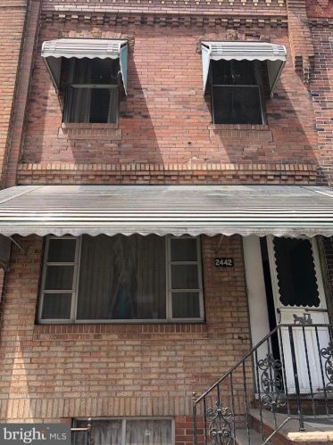 2442 10th St, Philadelphia PA 19133-1614 exterior