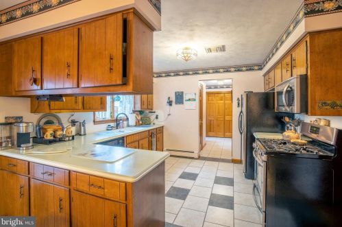 5160 Grandview Rd, Hanover PA 17331-7885 exterior