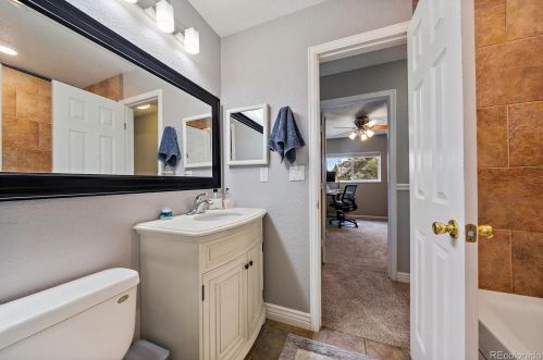 21606 Powers Pl, Aurora CO 80015-3372 exterior